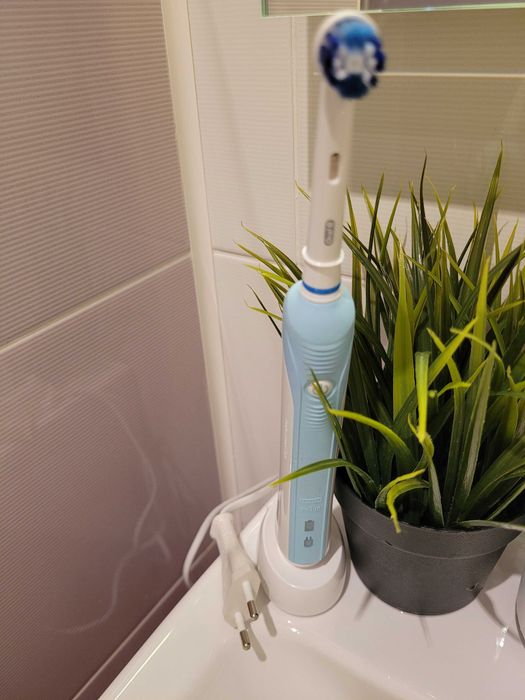 Oral B електрическа четка за зъби 40 лв