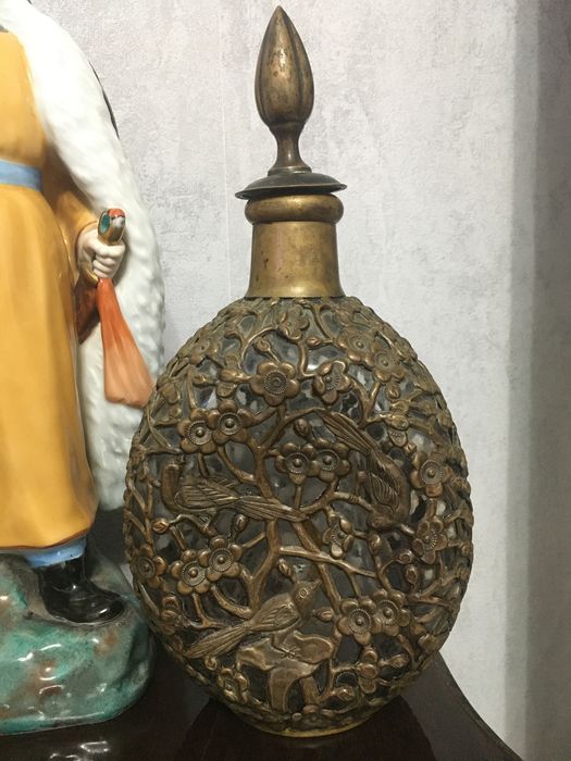 Старинные штофы бутыли