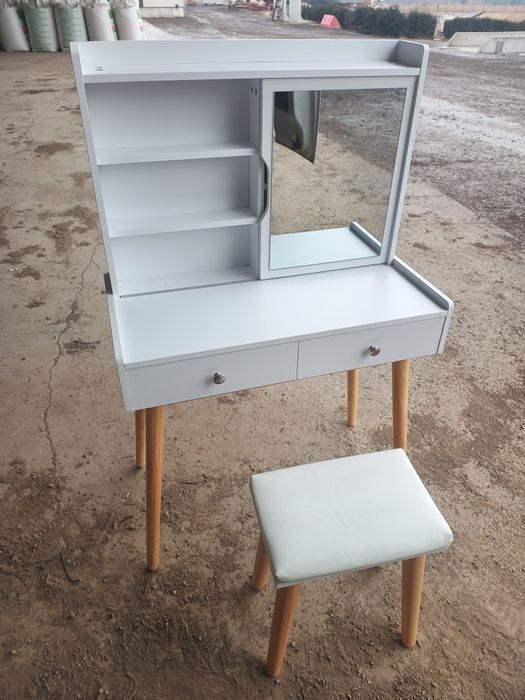 Măsuță toaletă machiaj