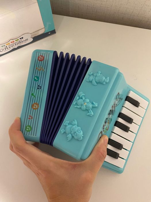 Малък акордеон с бат.