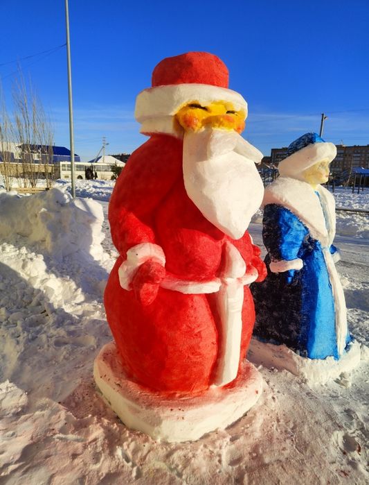 Вырезаю снежные фигуры