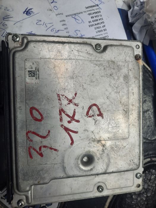 компютър  за двигател/ BMW Bosch  (e87.e90,x1(e87 e90,x1)