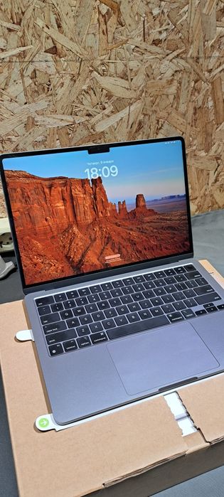 Macbook air m3, ssd 512,13.6