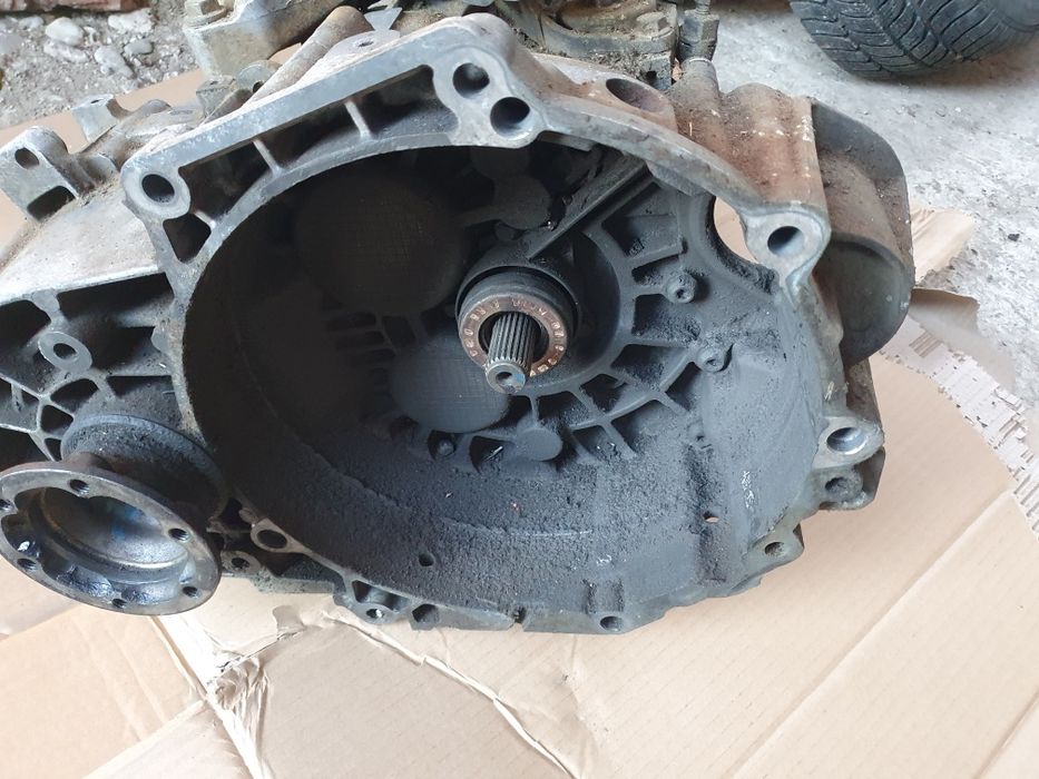 Cutie viteze manuala 6 trepte cod GNE vw touran 2.0