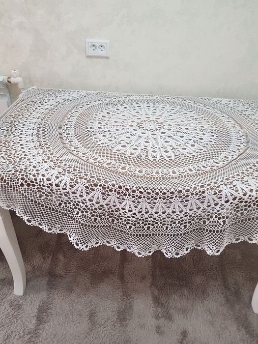 Продается вязанная скатерть.