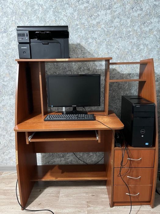 Продаю компьютерный стол(компьютер и стол)