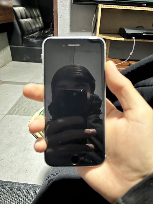 продаеться Iphone SE2020