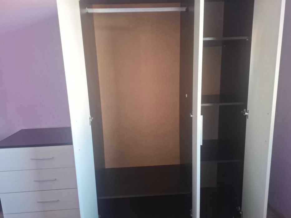 Гардероб и скрин цвят астра и венге + подарък огледало.