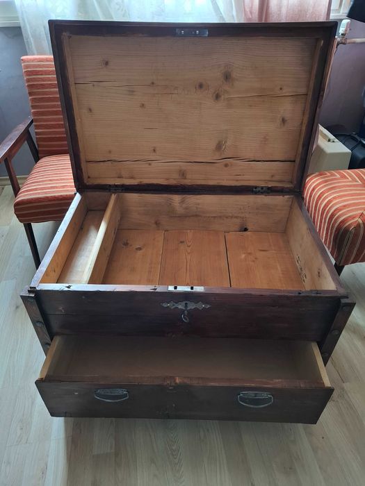 Стари дървени сандъци
