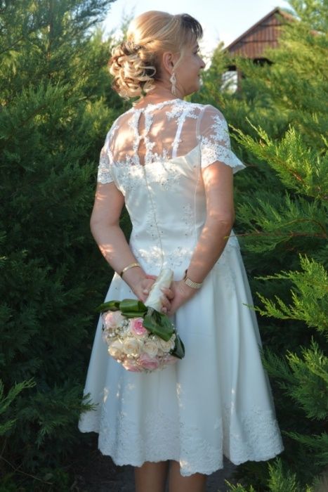 Rochie de mireasa din tafta ivory / ivoire foarte rafinata si eleganta