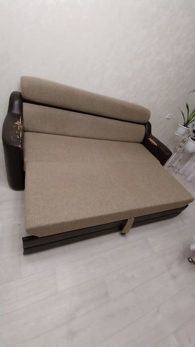 Продам диван б/у. 20000 тг.