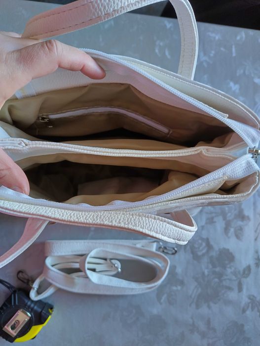 Малка бяла дамска чанта