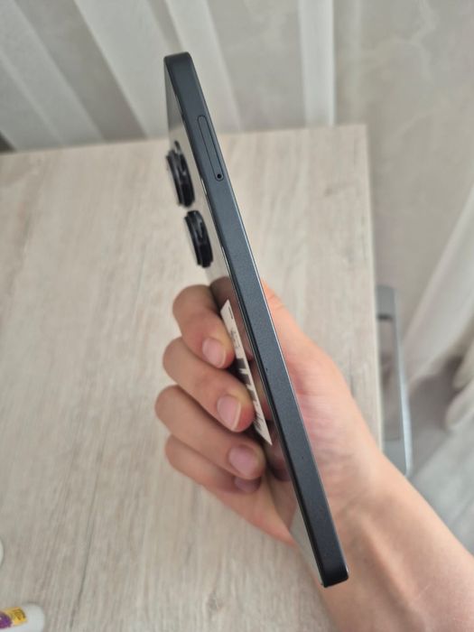 Продам телефон Xiaomi Redmi Note 13 Pro