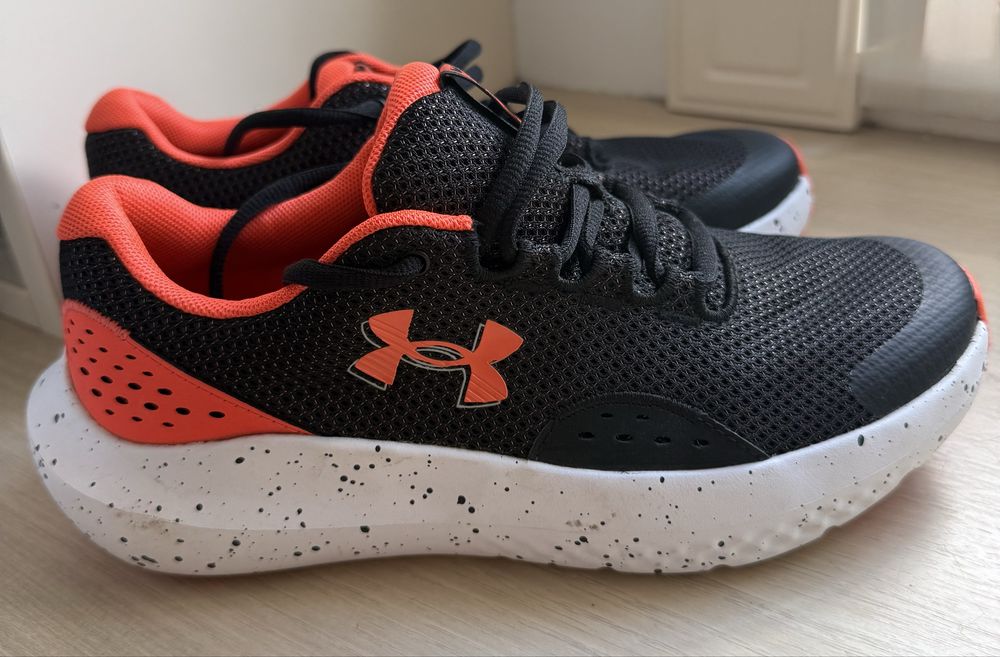 Adidasi Under Armour
