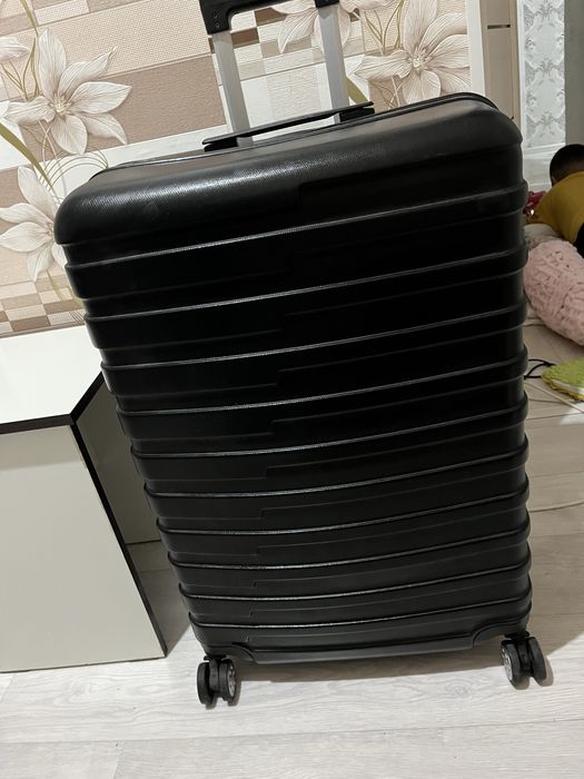 Продам чемодан большой