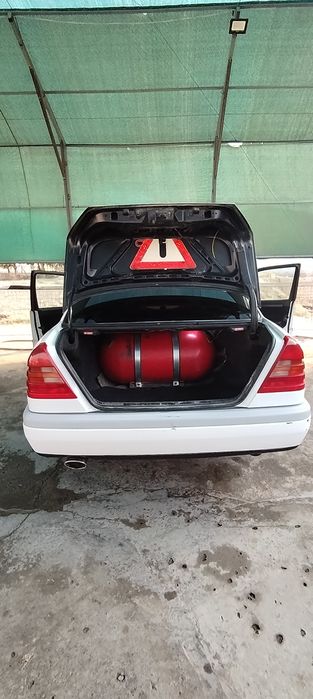 Mersedes Benz c180 202 sotiladi