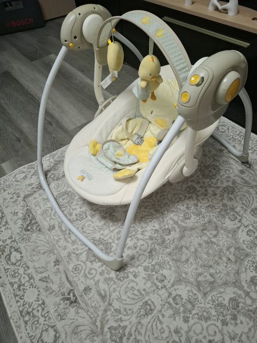 Vand balansoar electric bebeluși  cu  6 trepte de viteză  'melodii   stare foarte bună fara defecte  ' Foarte curat si igienizat!!