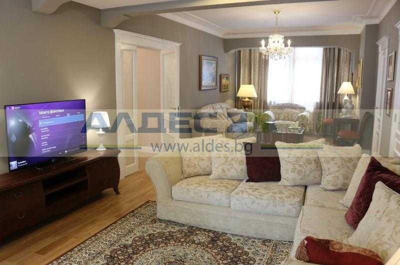 Дава се под наем Тристаен апартамент в София, Център - 150 кв.м за 2100 € - Снимка #2