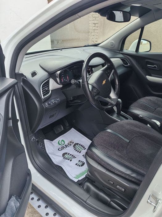 Трекер сатылады. 2020 жыл. Ак цвет. Жургени 87 000. Пропан