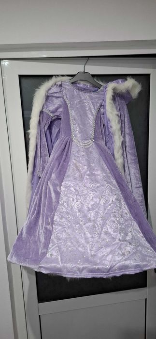 Rochii prințese Cenușăreasa, Sofia purate o singura data, cu crinolina