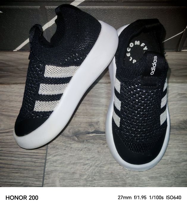 Почти нови оригинални маратонки Adidas, 27 номер