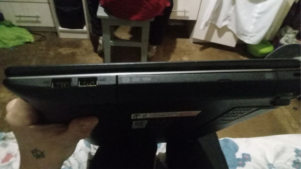 Обменяю ноутбук на айфон se 2020 или айфон х