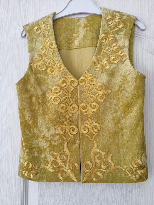 Продам жилетку для девочки