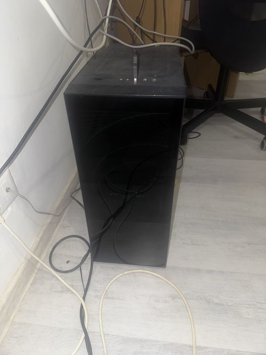 Pc gamig myria,vand si monitor