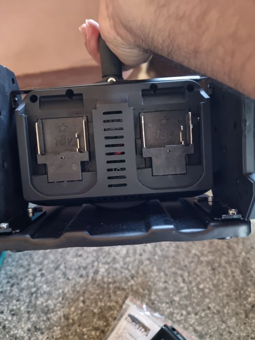 Акумулаторна вакуум помпа MAKITA DVP181ZK 18+18v