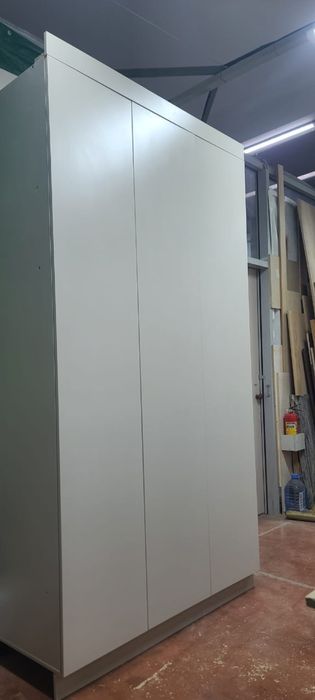 Модный шкаф для одежды