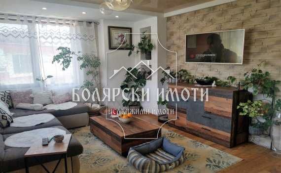 Продава се Тристаен апартамент в Велико Търново, Център - 230 кв.м за 1066 €/кв.м - Снимка #1