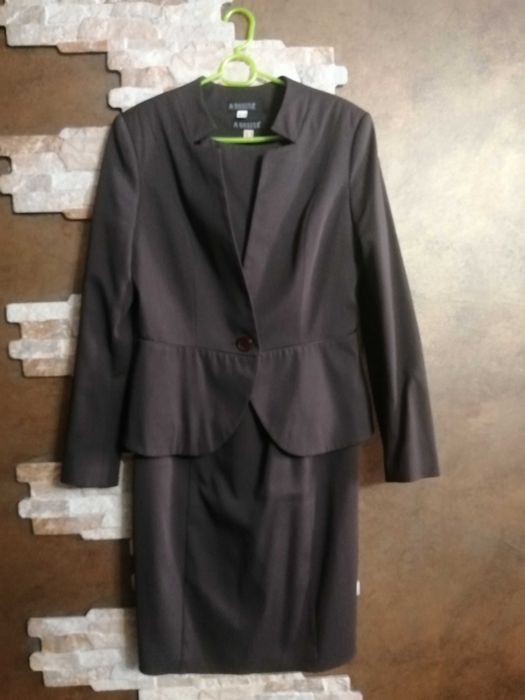 Дамски костюм кафяв