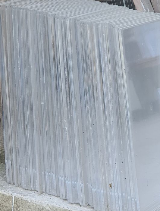 Panouri din plexiglas transparent
