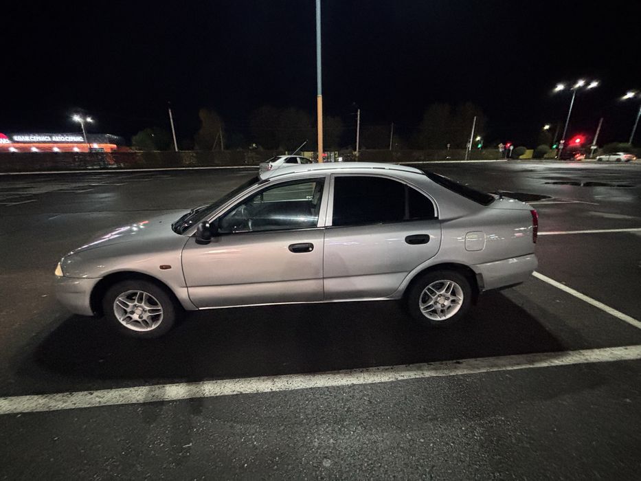 mitsubishi carisma