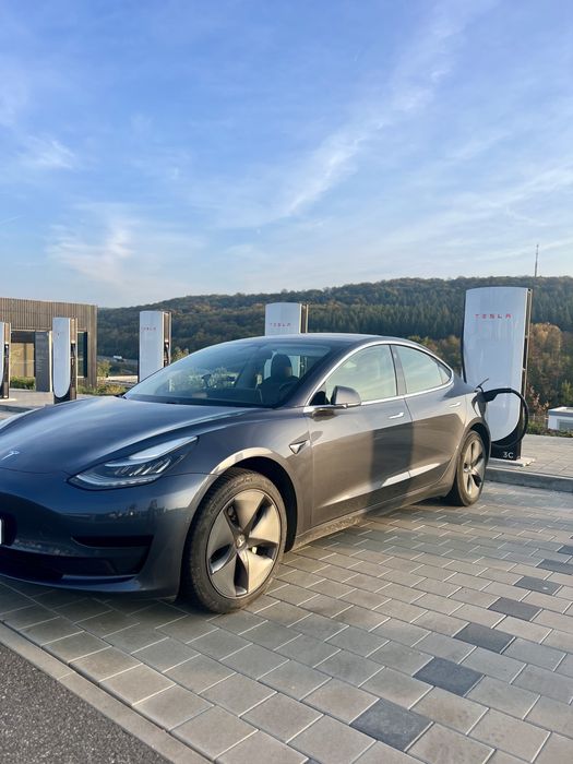 TESLA Model 3 2019 — imagine 1