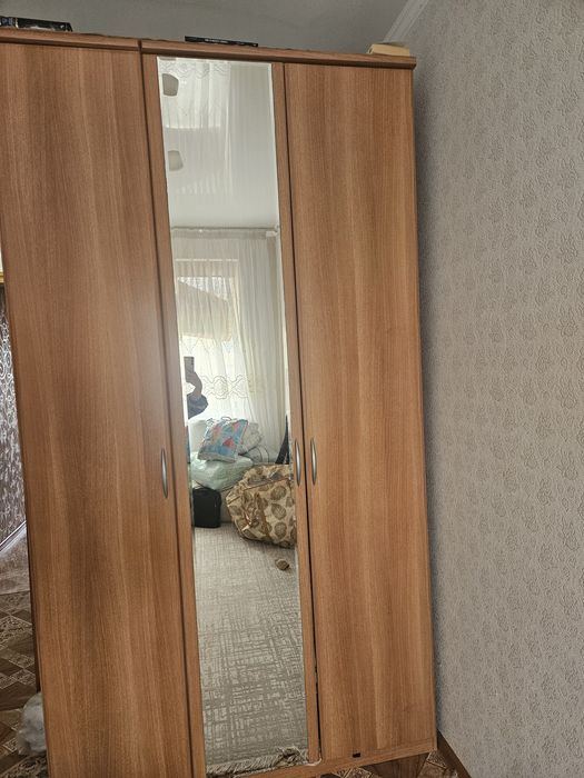 Продам шкаф плательный