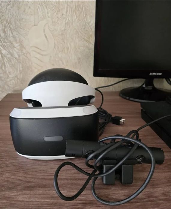 Оригинальная Sony PlayStation 4 и VR-шлем