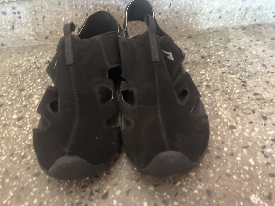 Сандали и чехли размери 34 и 35 перфектни за лятото