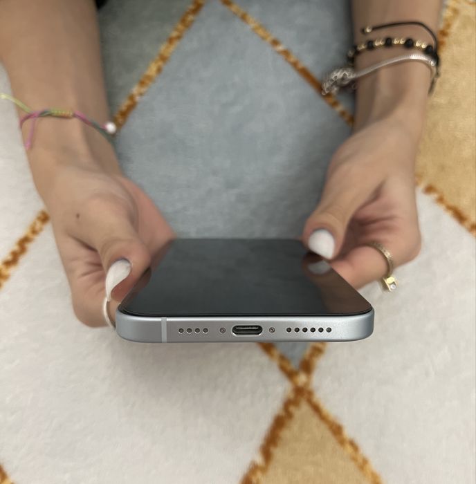 Vând iPhone 15 plus baby blue 128 GB