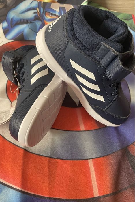 Adidas ghete / adidasi mar 27 noi