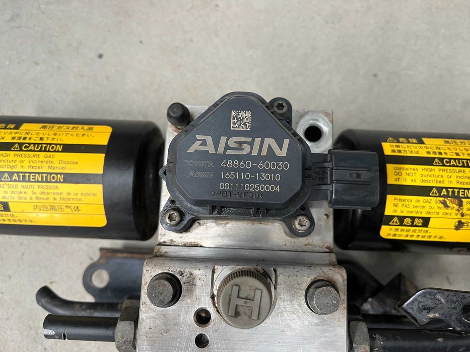 Помпа за окачване Toyota Land Cruiser 150 48860/60030