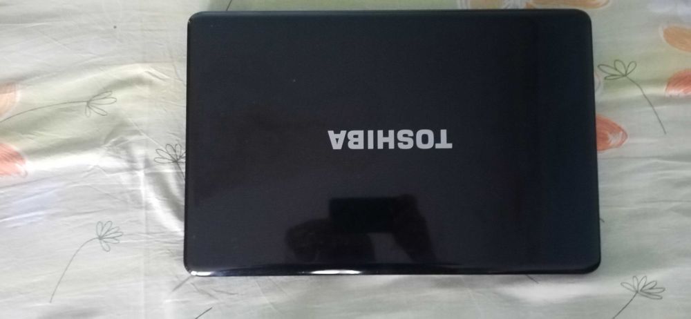 Продавам Лап топ Toshiba