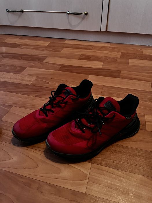 Продам новые кроссовки