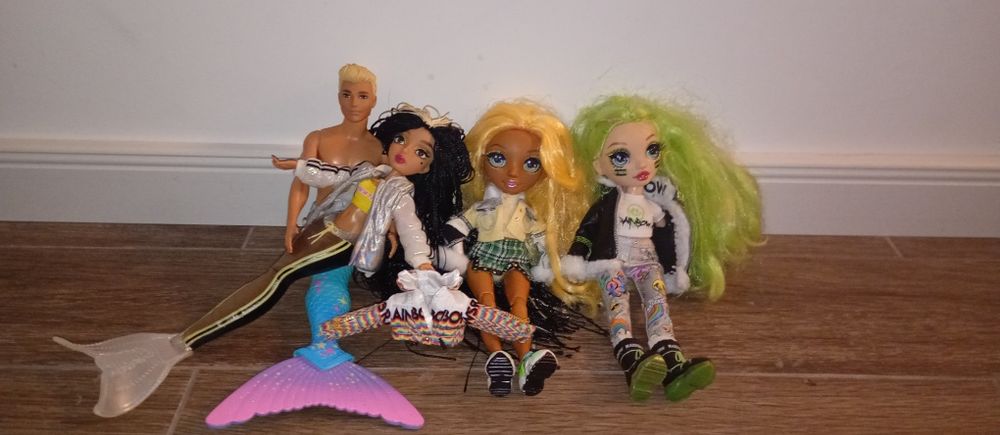 Set papusi ( 2 rainbow high, 2 sirene+o jeaca rainbow high)