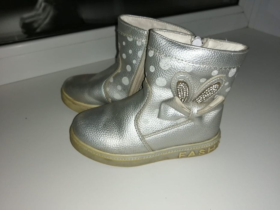 Продам детскую обувь