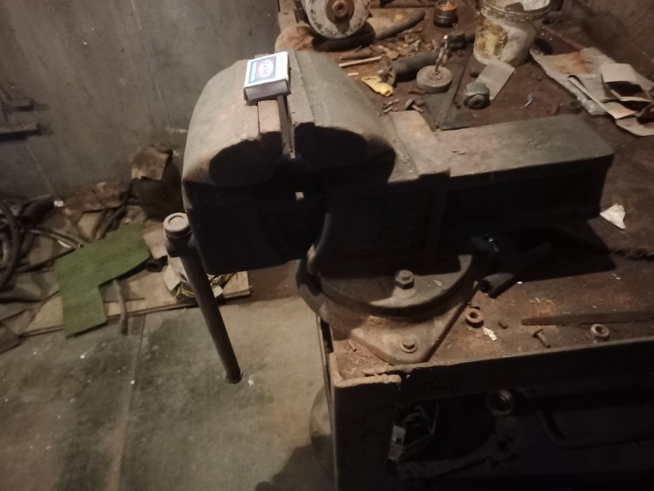 Тиски, нождак, верстак