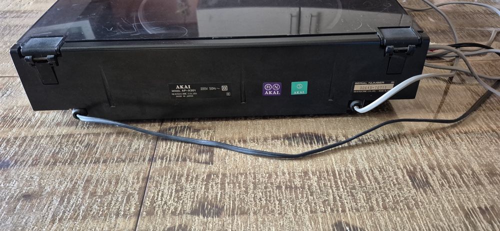 Vând  pickup akai ap-a 301