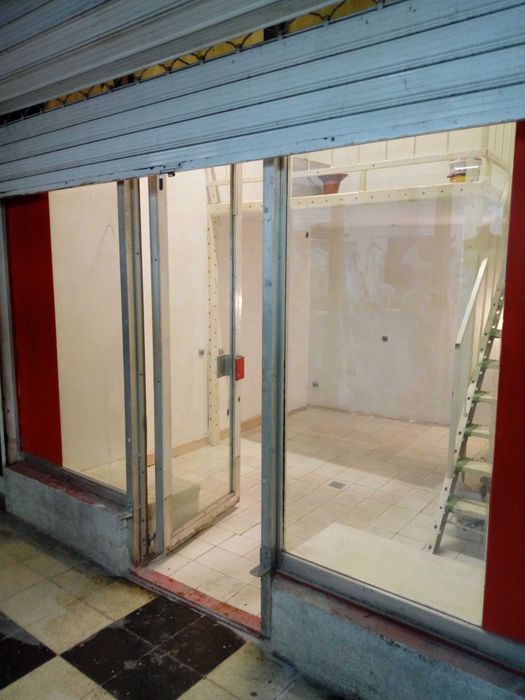 Дава се под наем Магазин в София, Център - 18 кв.м за 255 € - Снимка #1