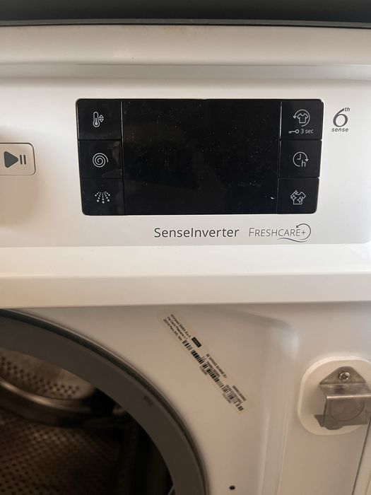 Masina de spalat rufe frontala incorporabila Whirlpool 8 kg, 1400 rpm, al 6-lea Simt, Motor Inverter, Display digital, Alb