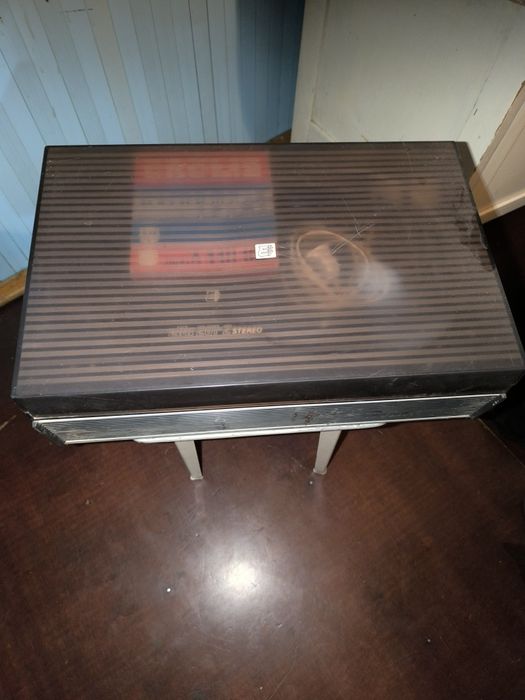 Магнитофон бабинный.